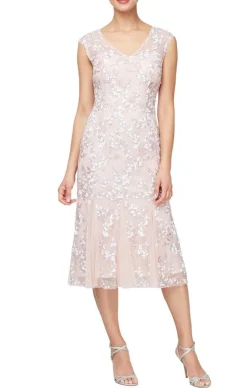 Petite 3-D Embroidered Fit & Flare Party Dress With Godet Detail Hem