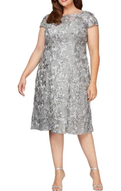 Plus Cocktail Dress In Tte Lace With Cap Sleeves